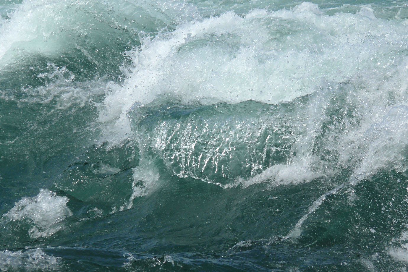 die Nahaufnahme der Welle zeigt Transparenz